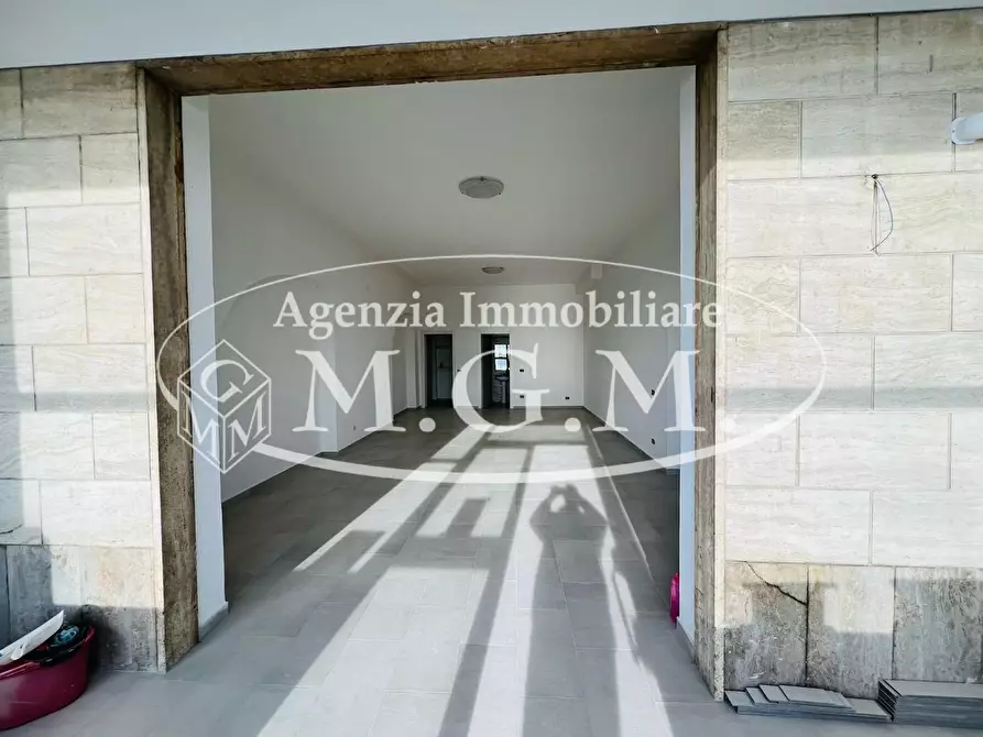 Immagine 4 di Locale commerciale in affitto  a Santa Maria A Monte