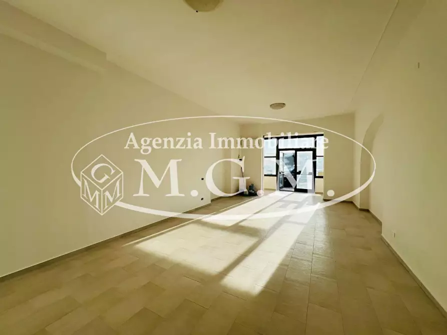 Immagine 5 di Locale commerciale in affitto  a Santa Maria A Monte