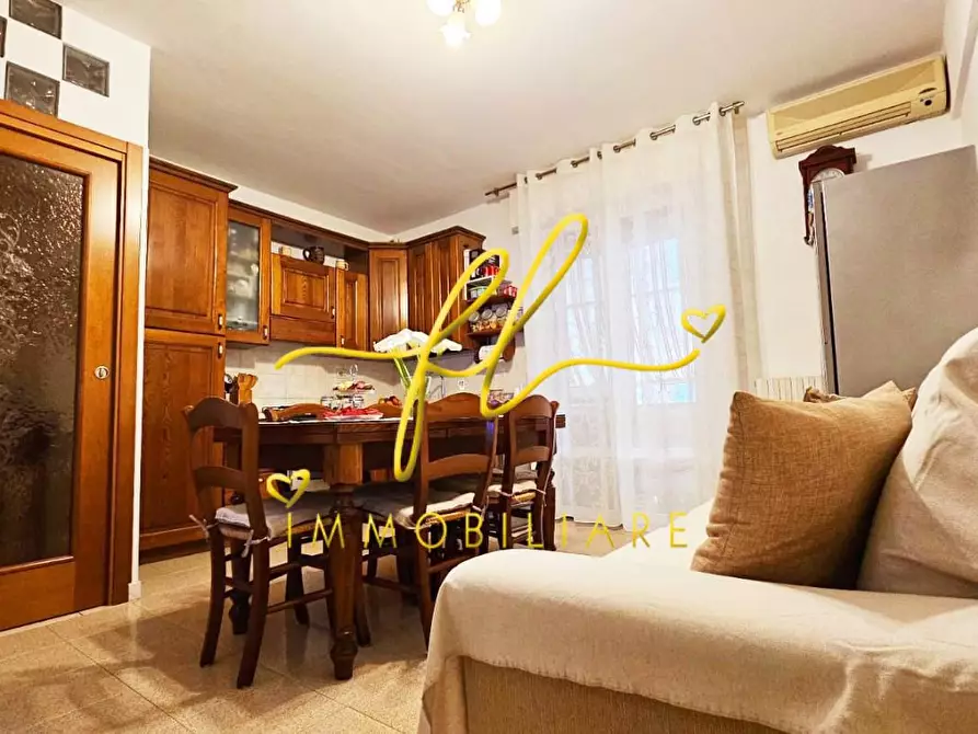 Immagine 2 di Appartamento in vendita  a Cecina