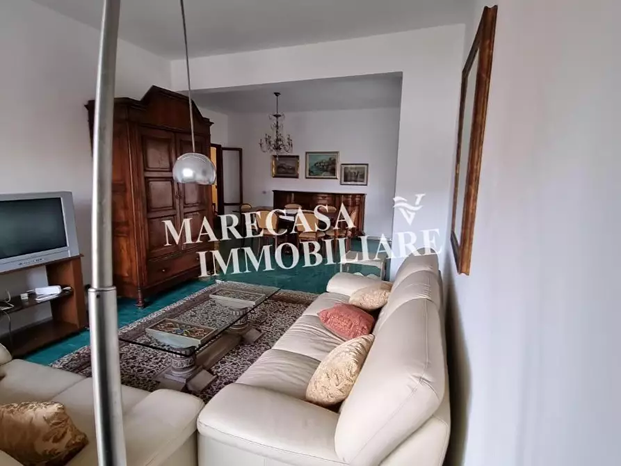 Immagine 1 di Appartamento in vendita  a Carrara