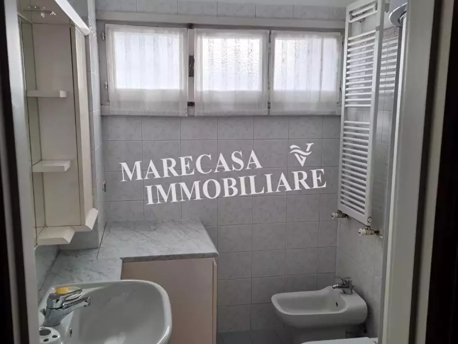 Immagine 11 di Appartamento in vendita  a Carrara