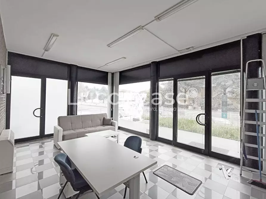 Immagine 9 di Ufficio in affitto  a Porcari