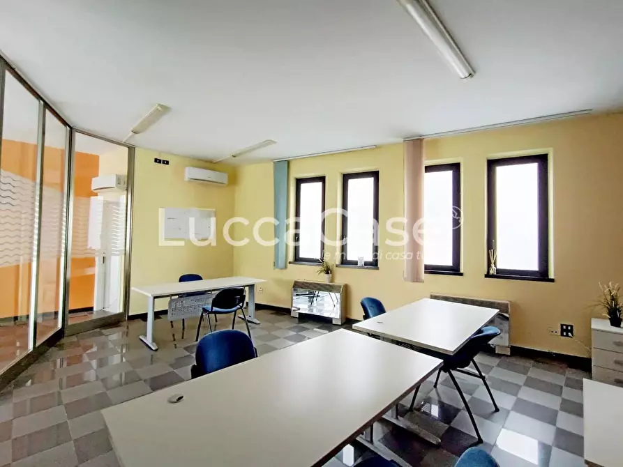Immagine 11 di Ufficio in affitto  a Porcari