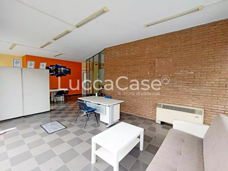 Immagine 2 di Ufficio in affitto  a Porcari