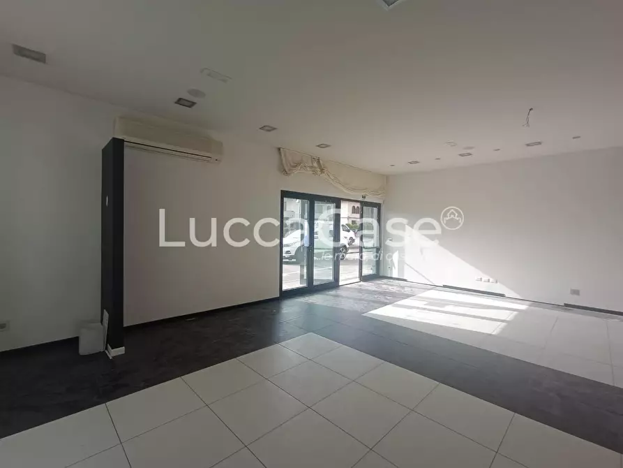 Immagine 5 di Laboratorio in affitto  a Capannori