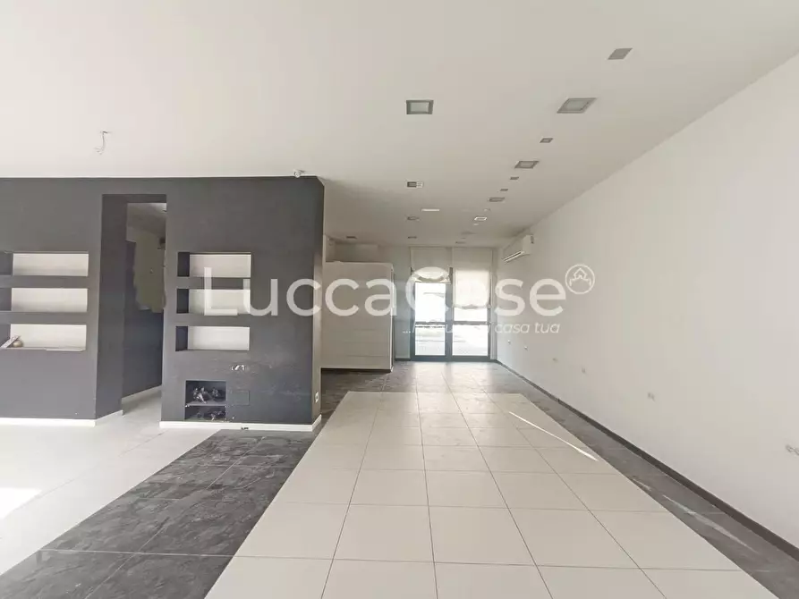 Immagine 7 di Laboratorio in affitto  a Capannori