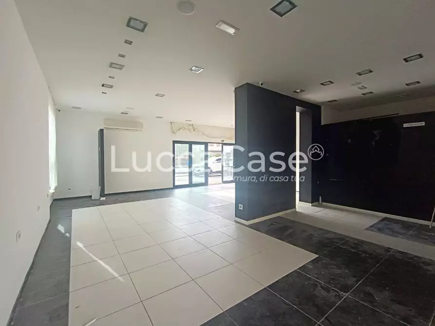 Immagine 4 di Laboratorio in affitto  a Capannori