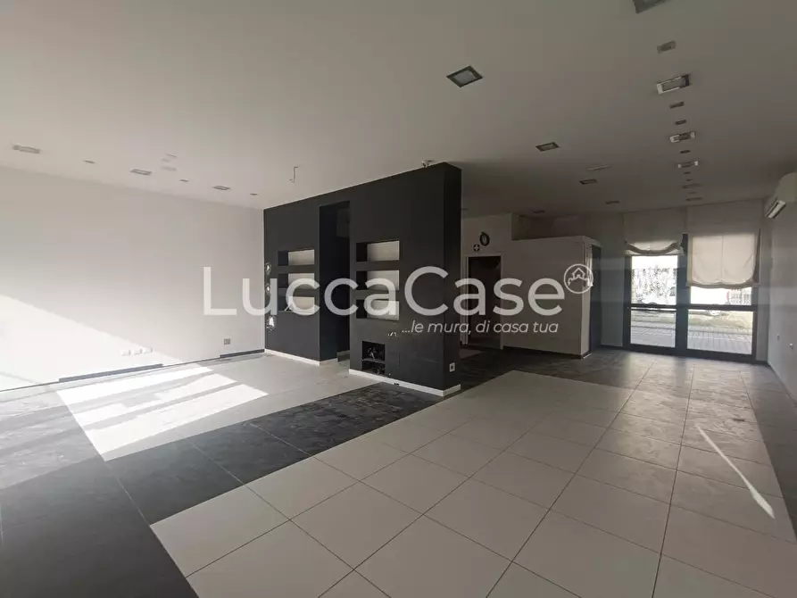 Immagine 3 di Laboratorio in affitto  a Capannori