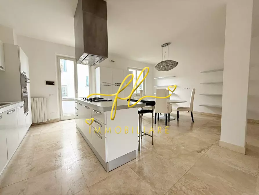 Immagine 5 di Villa in vendita  a Cecina