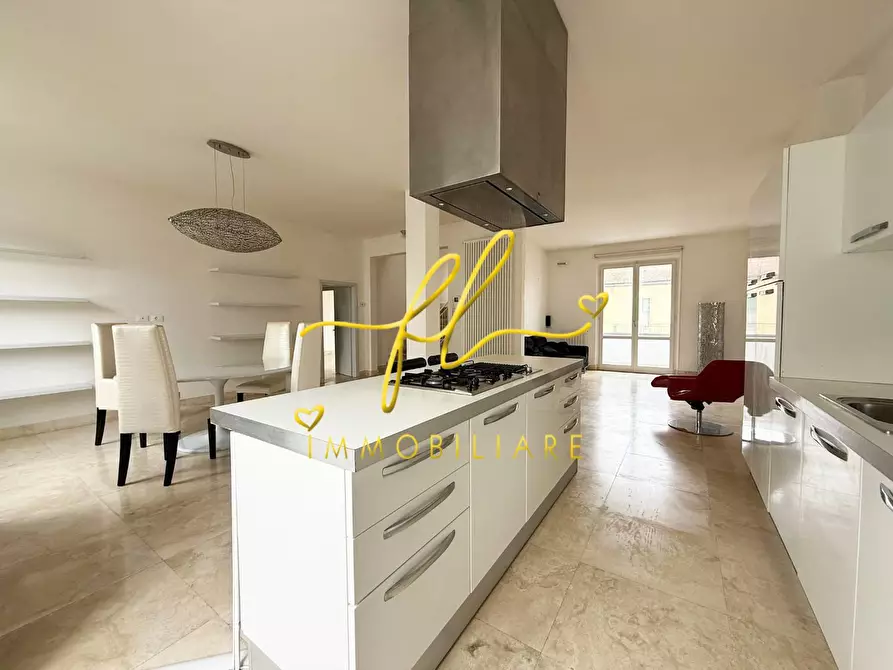 Immagine 4 di Villa in vendita  a Cecina