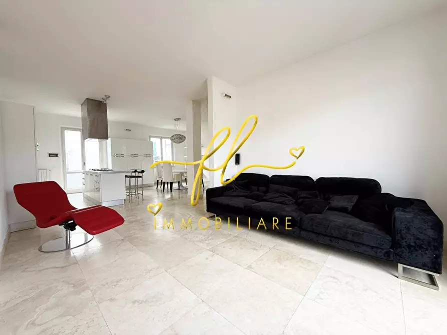 Immagine 8 di Villa in vendita  a Cecina