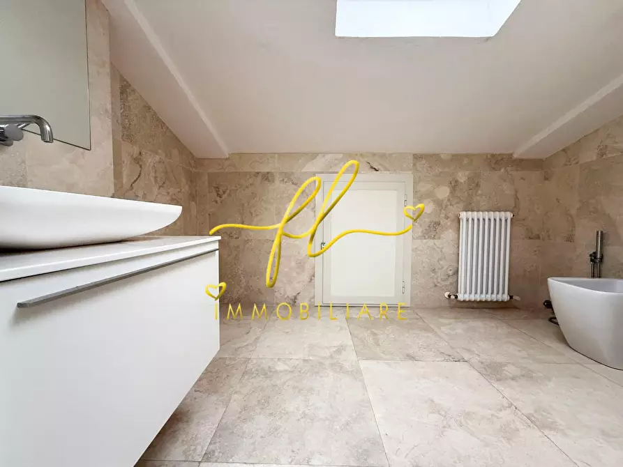 Immagine 25 di Villa in vendita  a Cecina