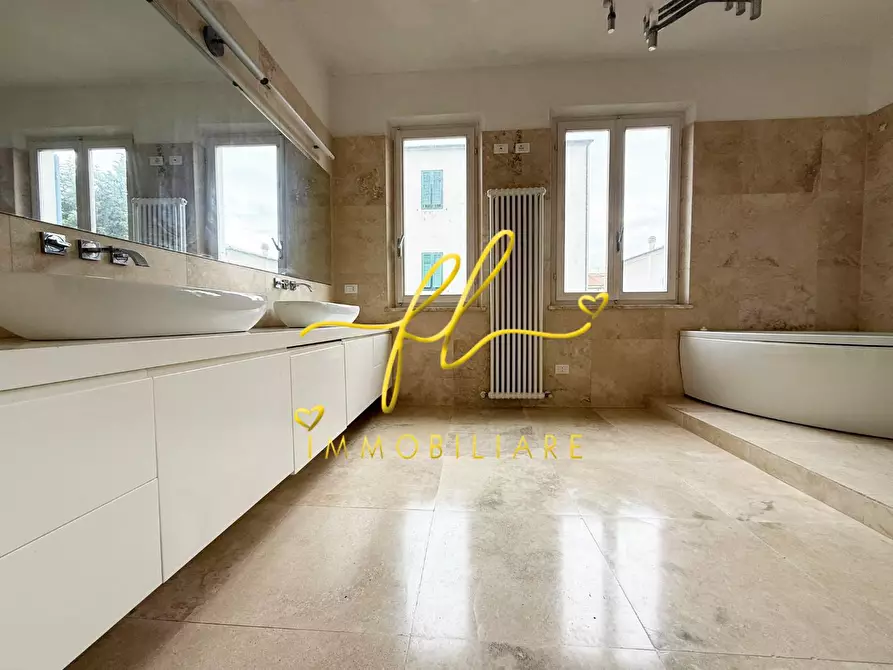 Immagine 19 di Villa in vendita  a Cecina