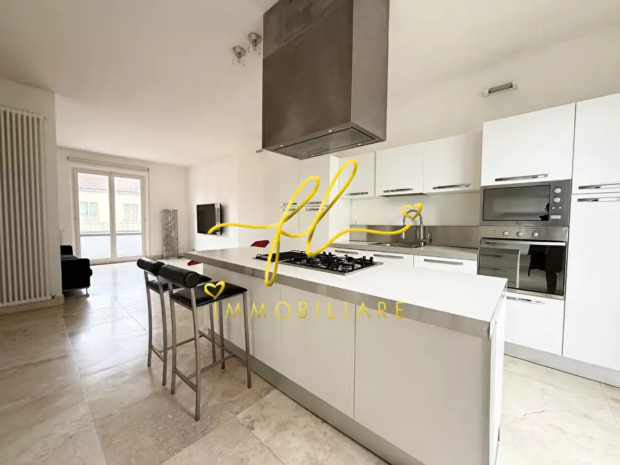 Immagine 3 di Villa in vendita  a Cecina