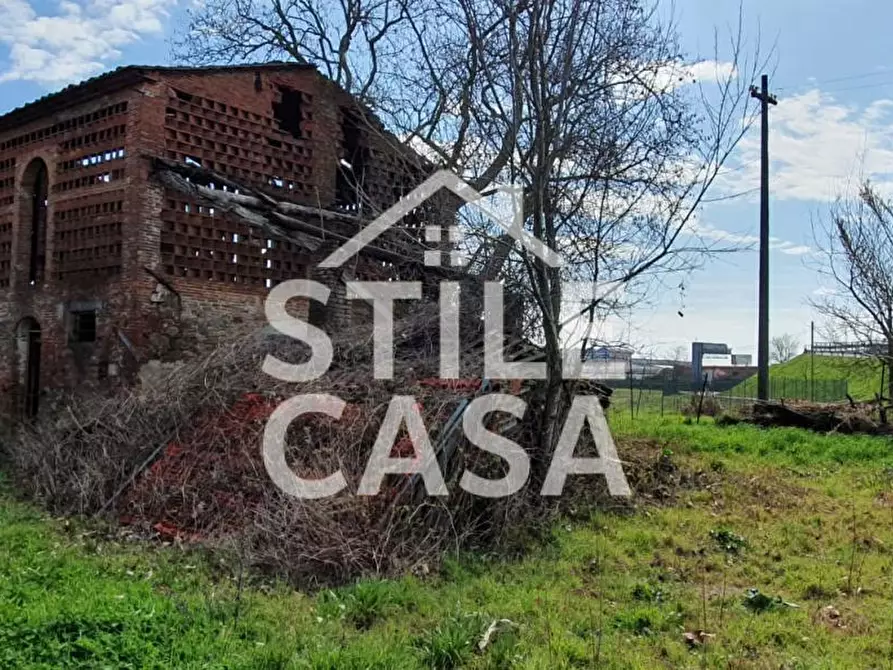 Immagine 3 di Deposito in vendita  a Porcari