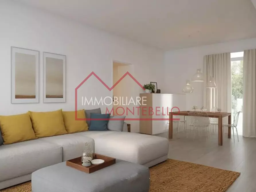 Immagine 3 di Casa bifamiliare in vendita  a Camaiore