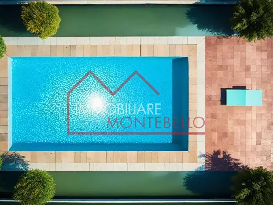 Immagine 2 di Casa bifamiliare in vendita  a Camaiore