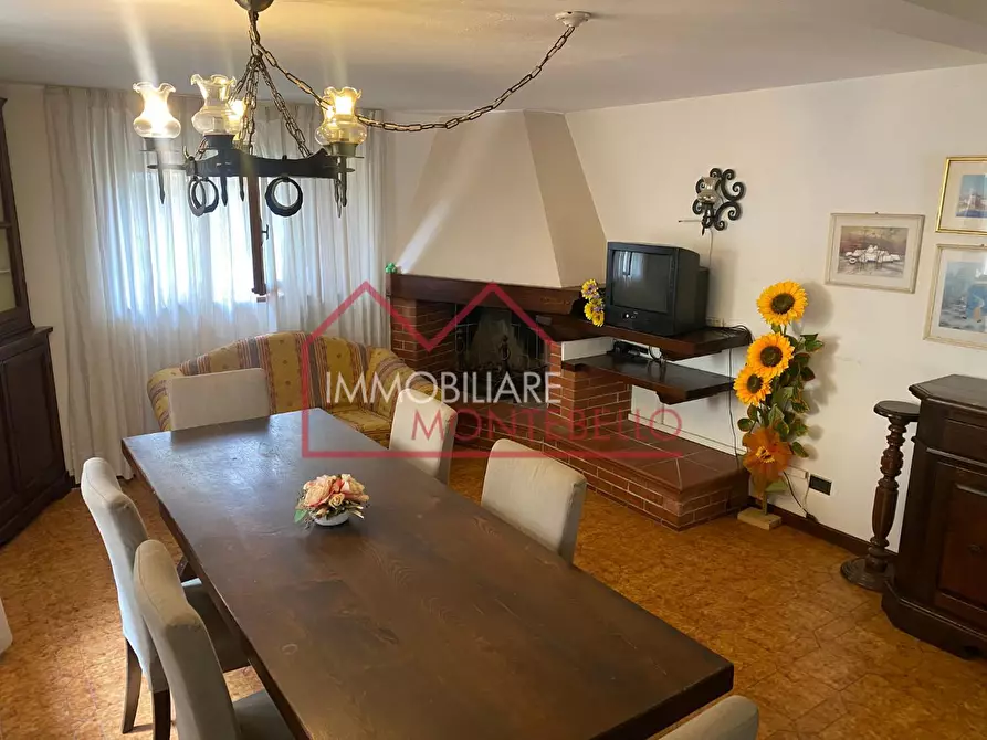 Immagine 3 di Casa indipendente in vendita  a Camaiore