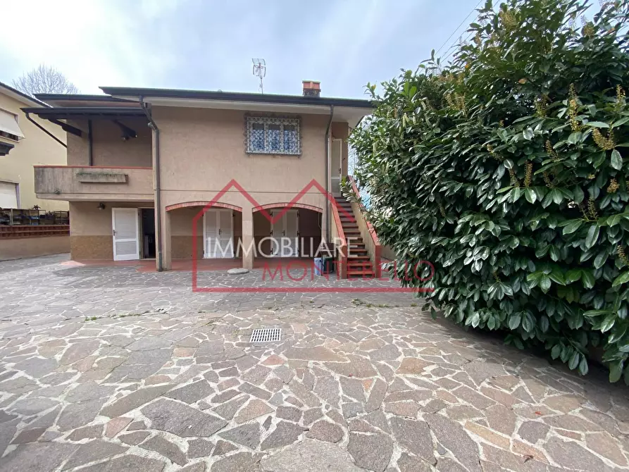 Immagine 28 di Casa indipendente in vendita  a Camaiore