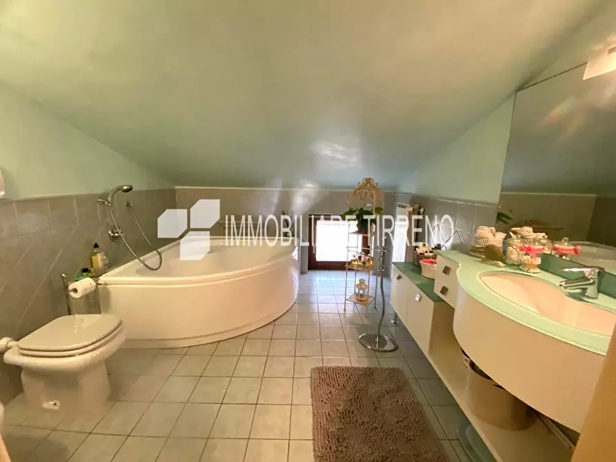 Immagine 19 di Appartamento in vendita  a Massa