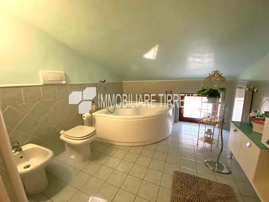 Immagine 15 di Appartamento in vendita  a Massa