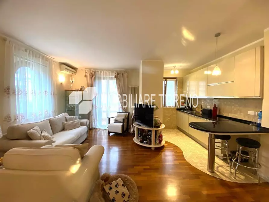 Immagine 1 di Appartamento in vendita  a Massa