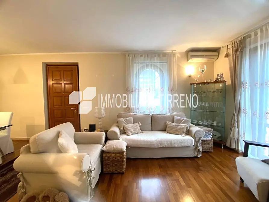 Immagine 2 di Appartamento in vendita  a Massa