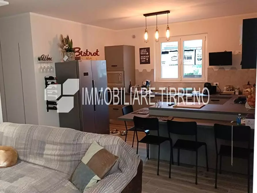 Immagine 3 di Villa in vendita  a Massa