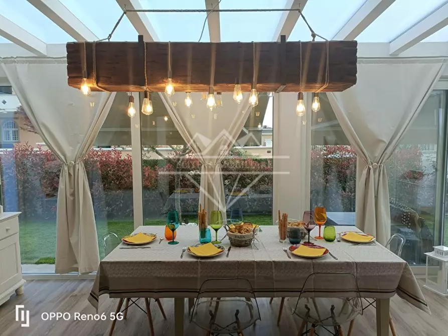 Immagine 19 di Villa in vendita  a Massa