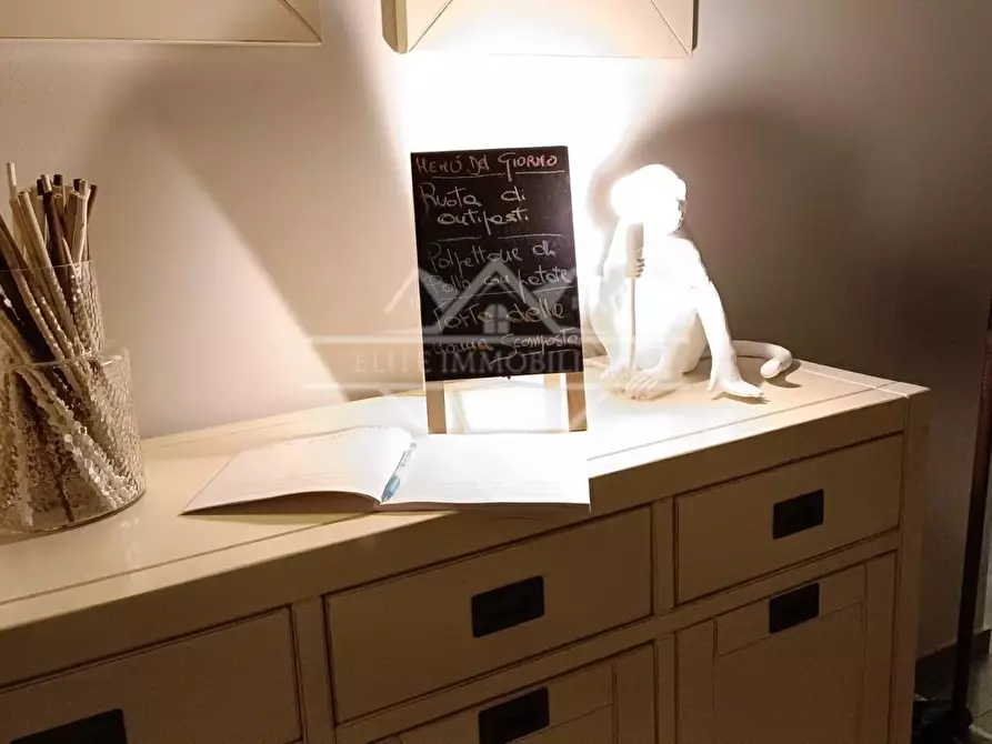 Immagine 36 di Villa in vendita  a Massa