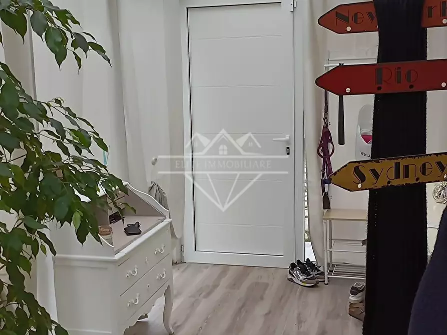 Immagine 34 di Villa in vendita  a Massa