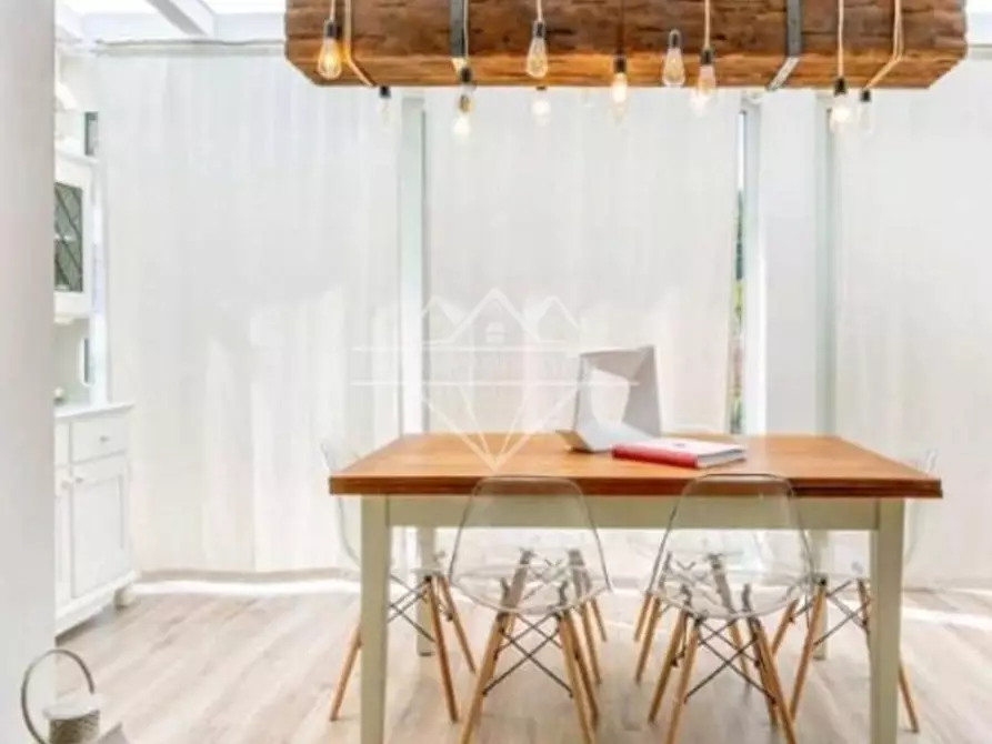 Immagine 2 di Villa in vendita  a Massa