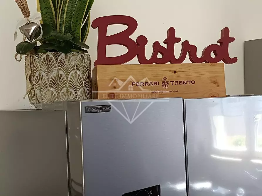 Immagine 25 di Villa in vendita  a Massa