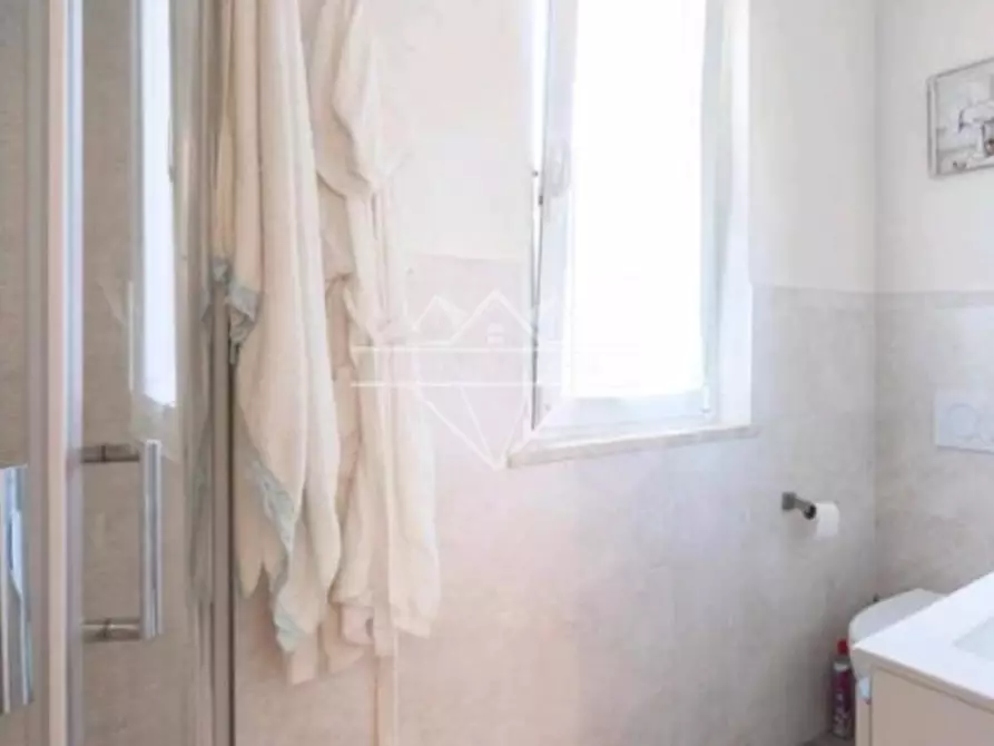 Immagine 9 di Villa in vendita  a Massa