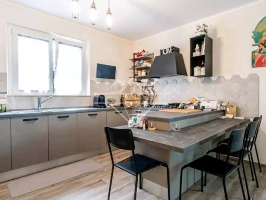 Immagine 4 di Villa in vendita  a Massa