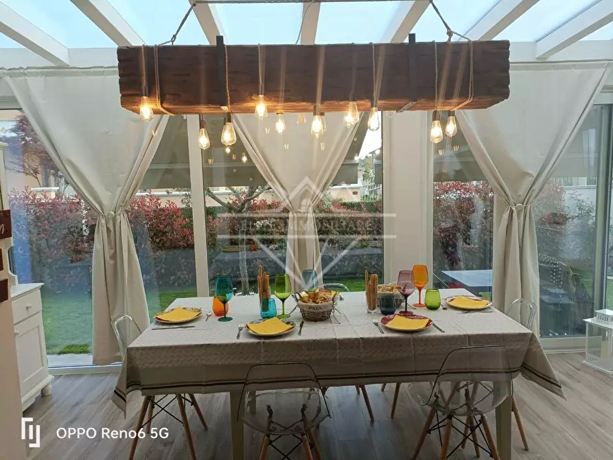 Immagine 17 di Villa in vendita  a Massa