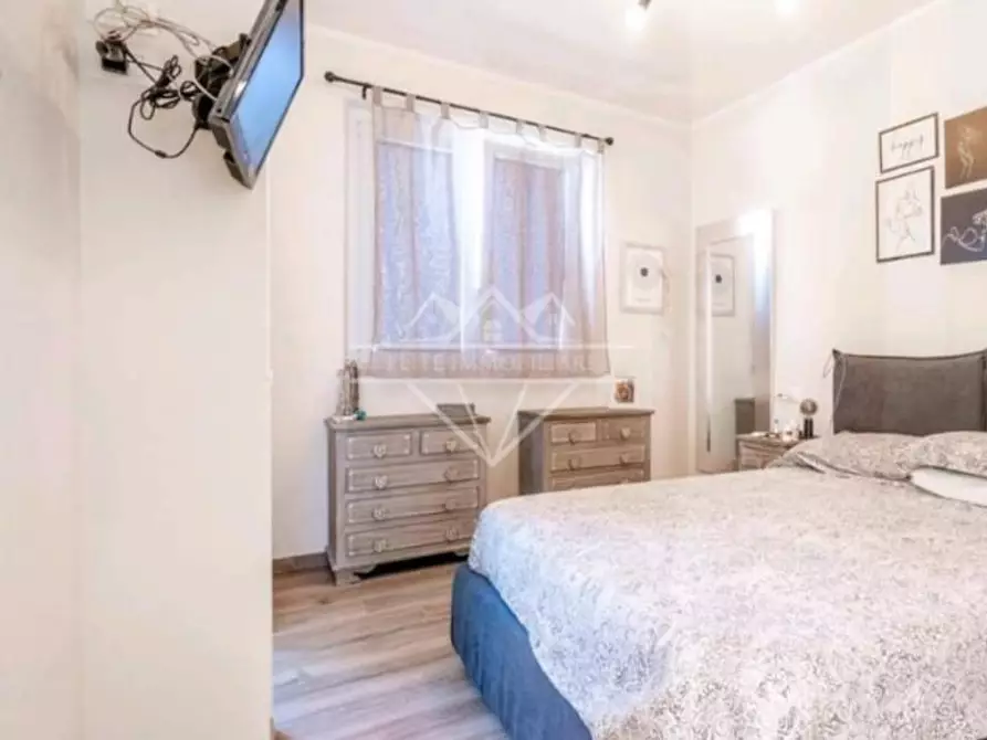 Immagine 10 di Villa in vendita  a Massa