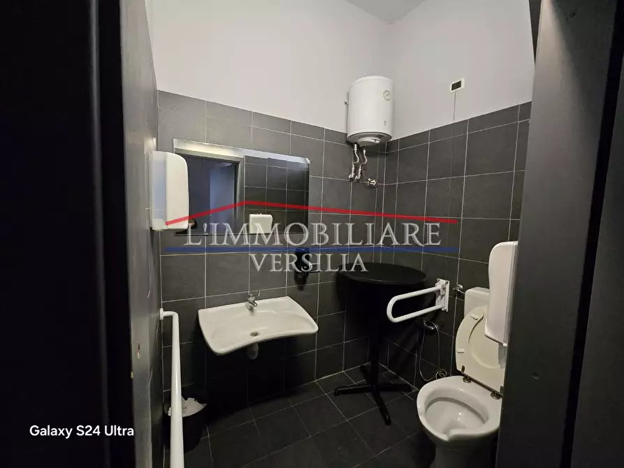 Immagine 10 di Bar / Ristorante in vendita  a Massa