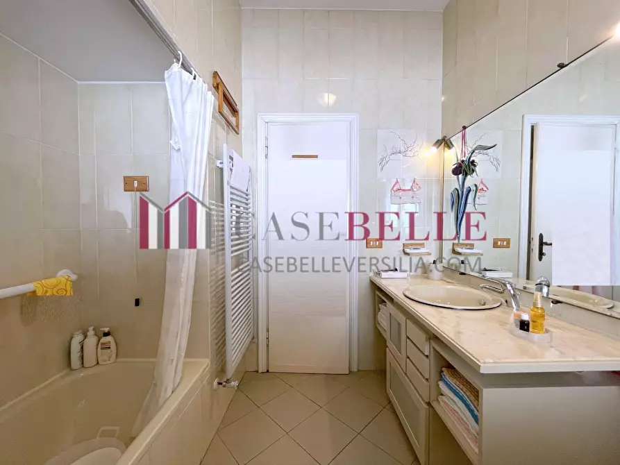 Immagine 29 di Casa indipendente in vendita  a Camaiore