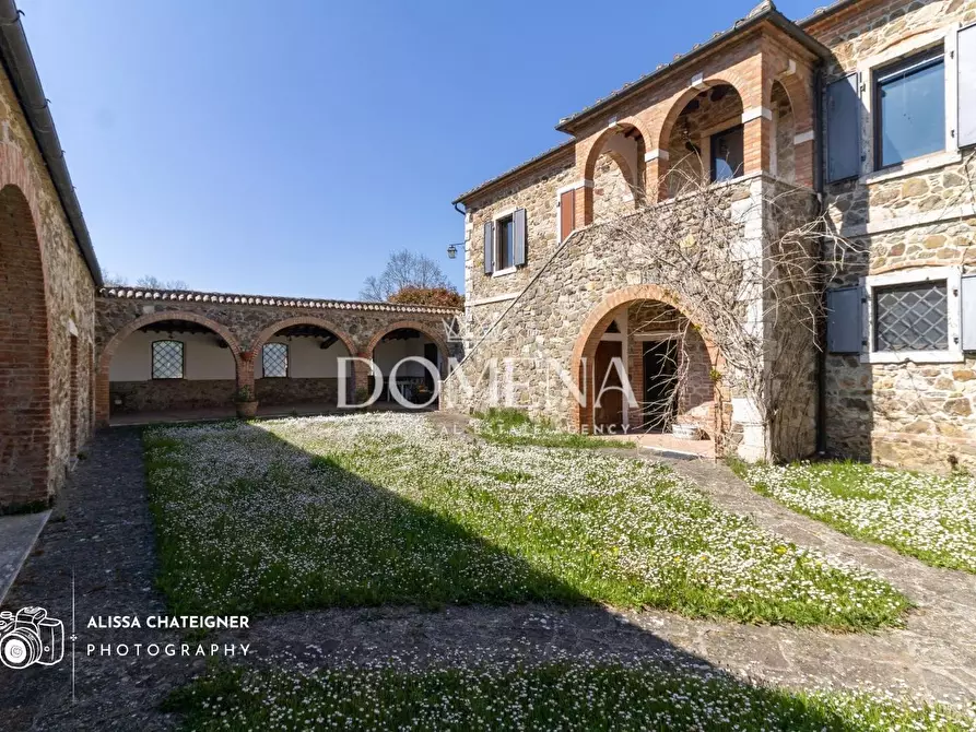 Immagine 39 di Casa colonica in vendita  a Rapolano Terme