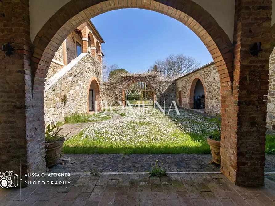 Immagine 35 di Casa colonica in vendita  a Rapolano Terme