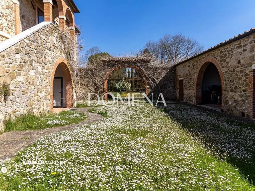Immagine 37 di Casa colonica in vendita  a Rapolano Terme