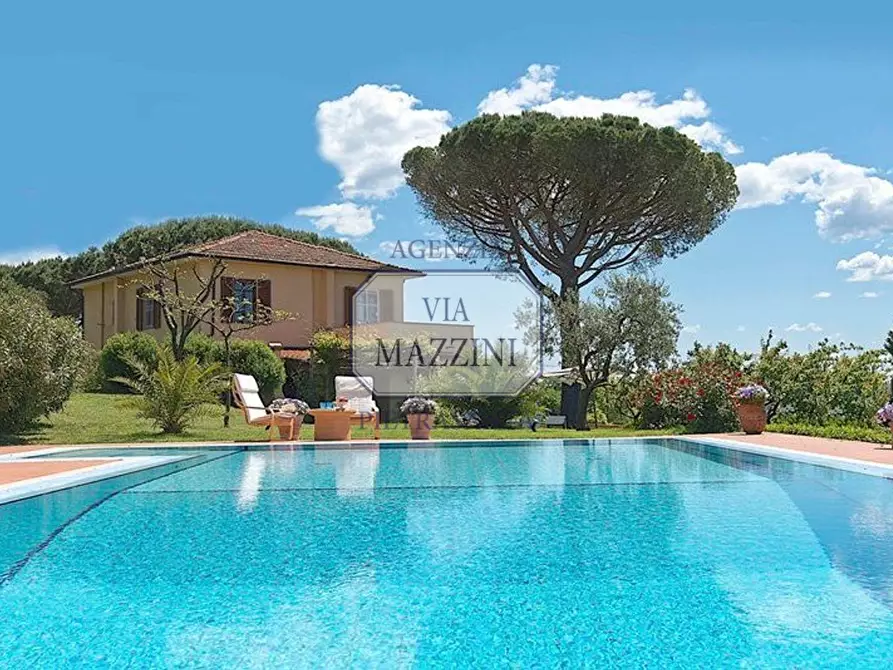 Immagine 1 di Villa in vendita  a Massarosa