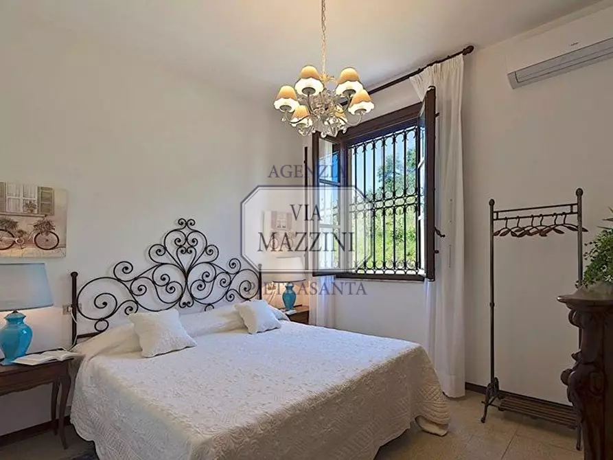 Immagine 17 di Villa in vendita  a Massarosa