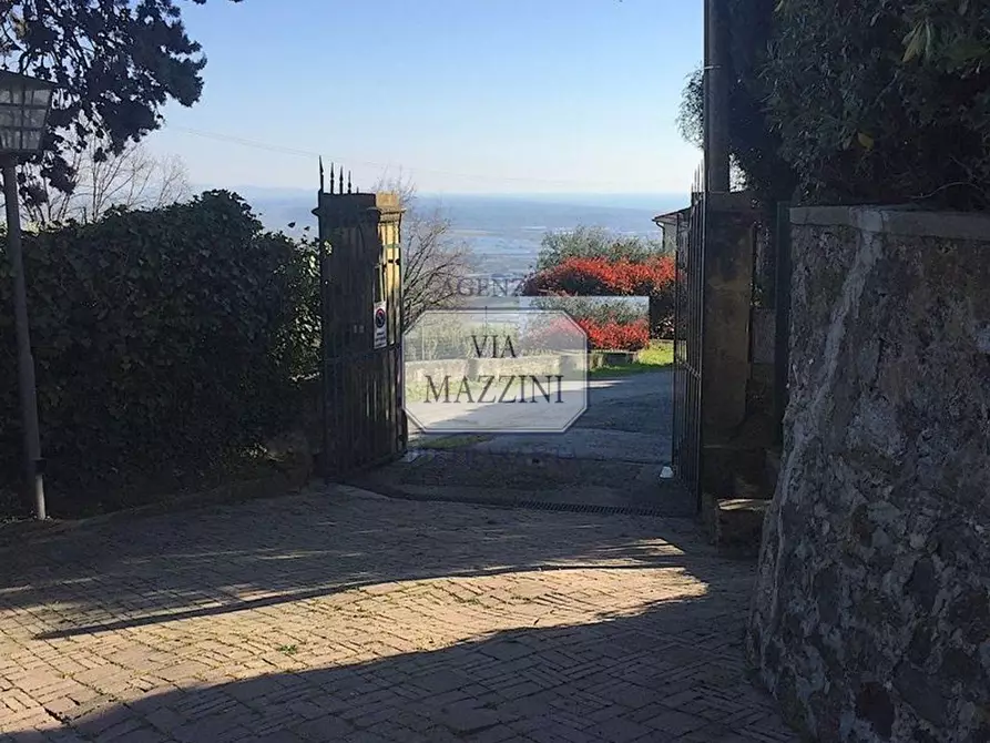 Immagine 6 di Villa in vendita  a Massarosa
