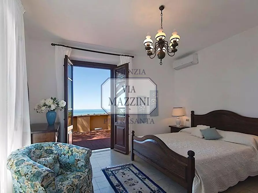 Immagine 22 di Villa in vendita  a Massarosa