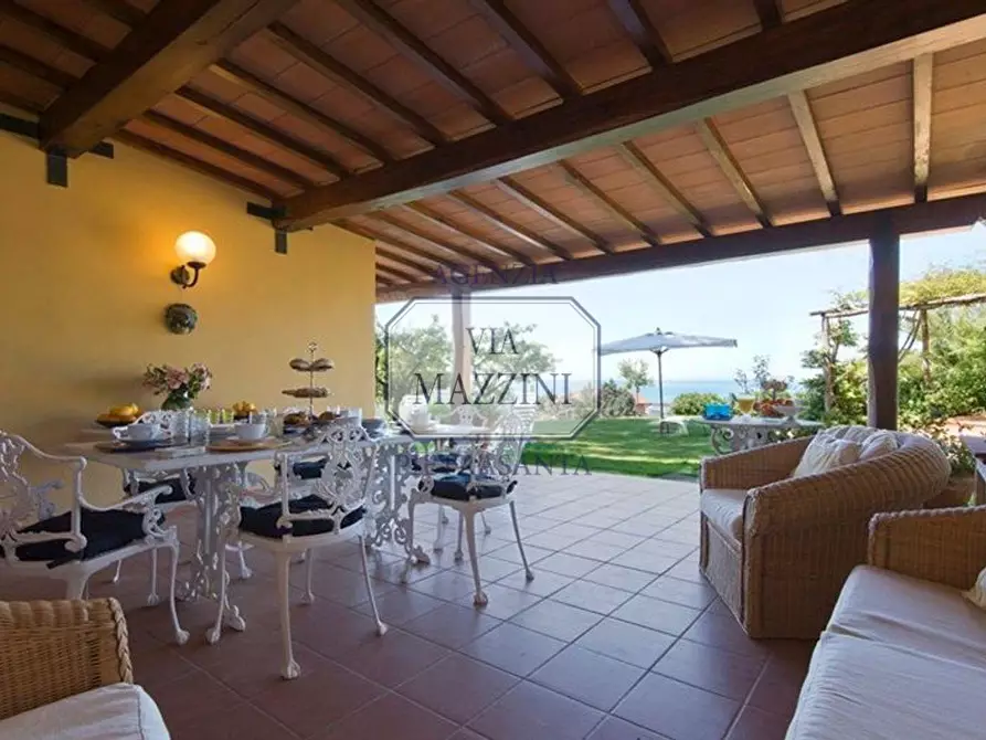 Immagine 14 di Villa in vendita  a Massarosa