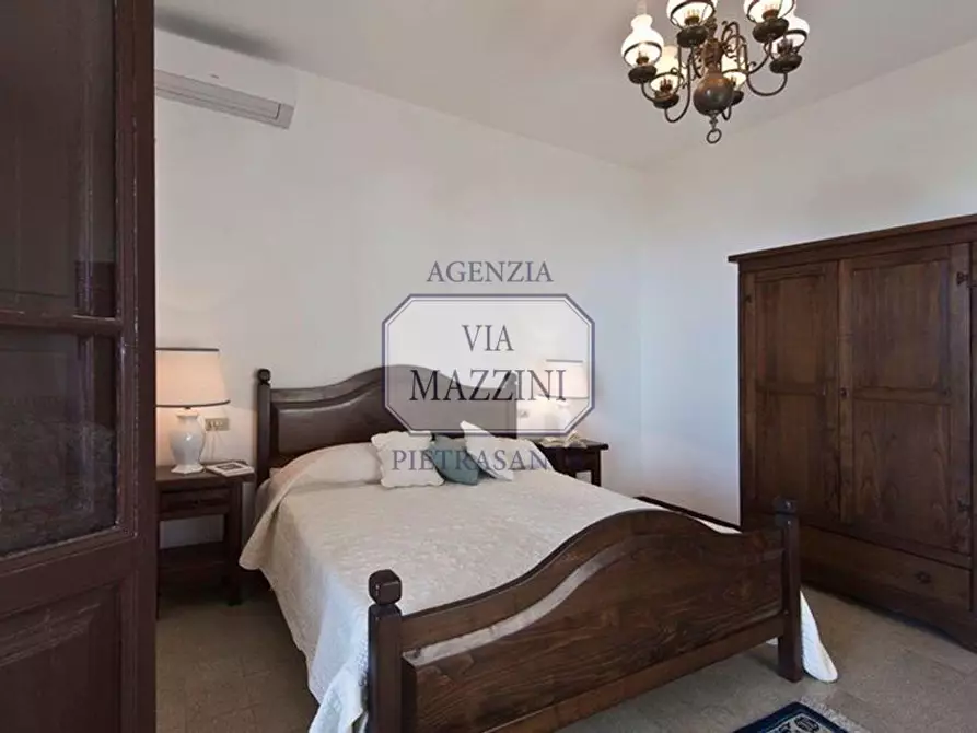 Immagine 21 di Villa in vendita  a Massarosa