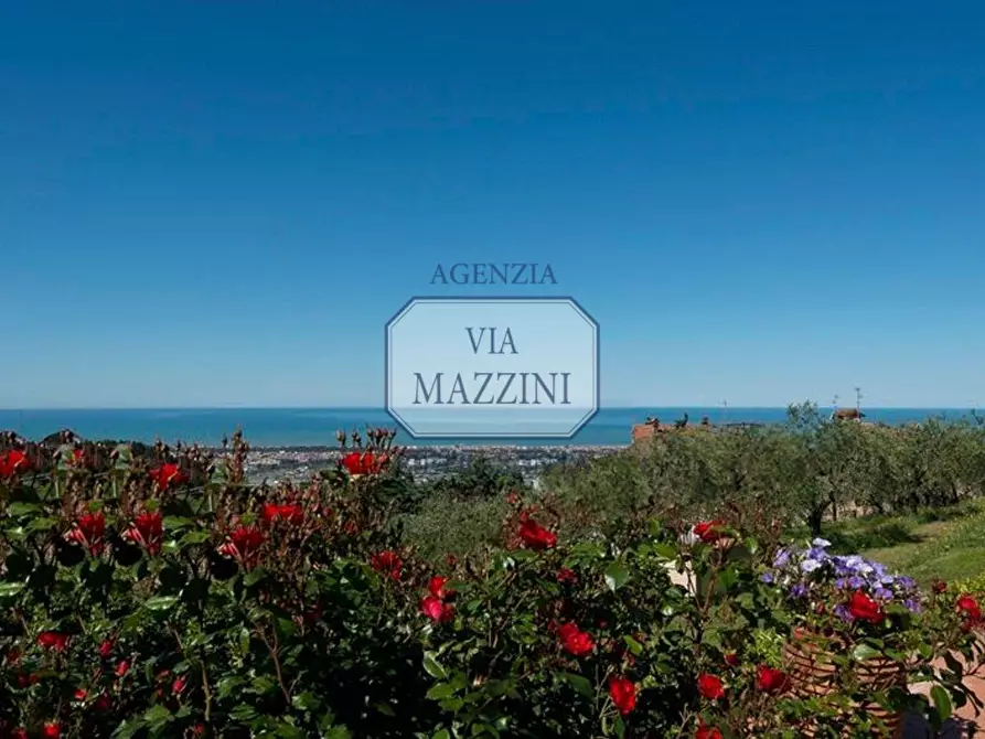 Immagine 8 di Villa in vendita  a Massarosa