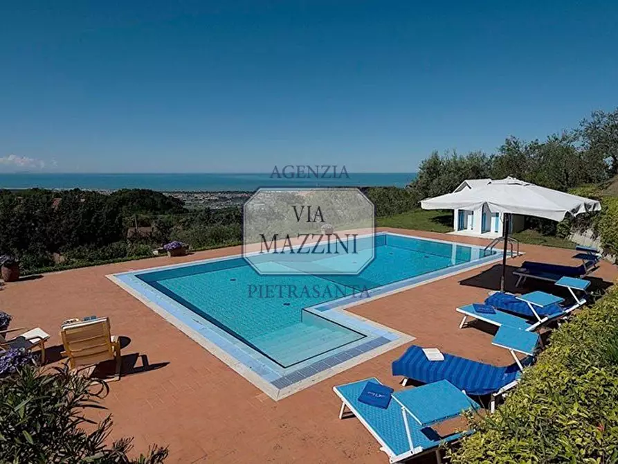 Immagine 3 di Villa in vendita  a Massarosa